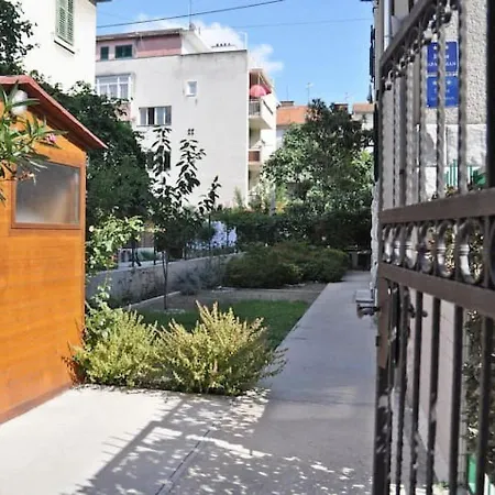 Apartment Lina Near Beach&Old Town *
